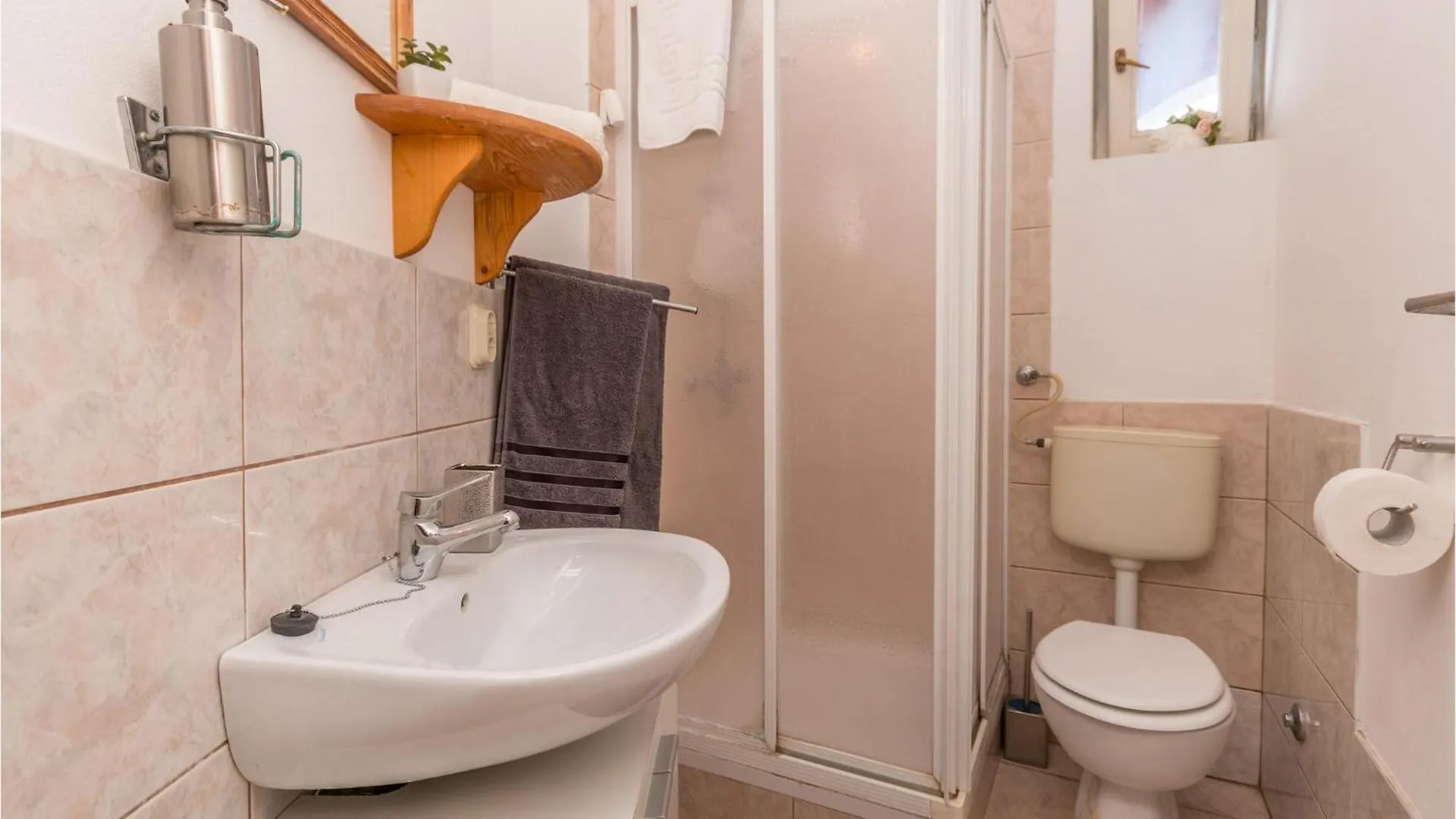 Gorgeous Apartment In Sukosan With Kitchen