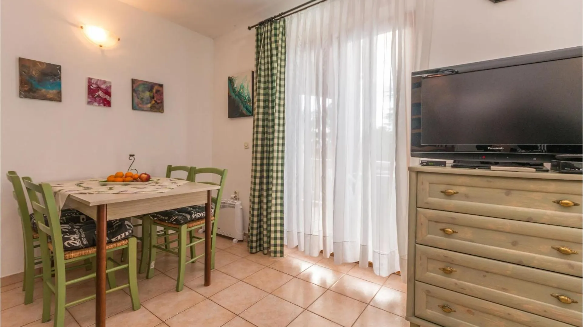 Gorgeous Apartment In Sukosan With Kitchen 0*,